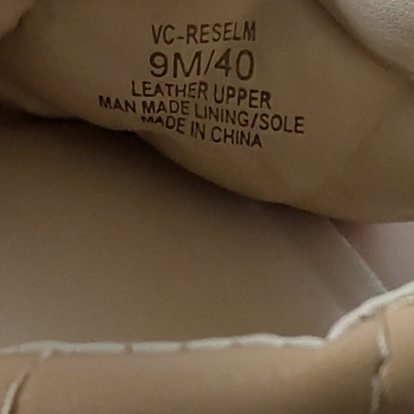 VINCE CAMUTO QUILTED LEATHER WOMEN'S NWOT RESELM BEIGE SHOES SIZE 9M - Picture 3 of 4